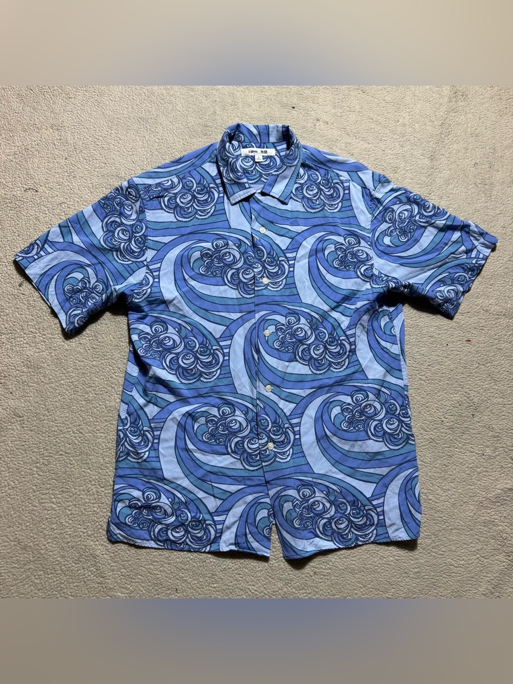 Uniqlo x Heather Brown Shirt Mens Small H Brown Button-Up Wave Art Print Tee